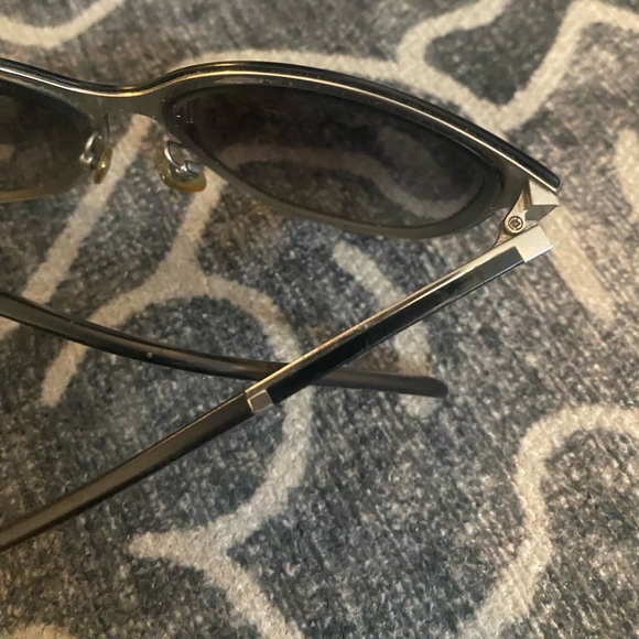 Burberry Sunglasses used/ damaged condition - Picture 9 of 10